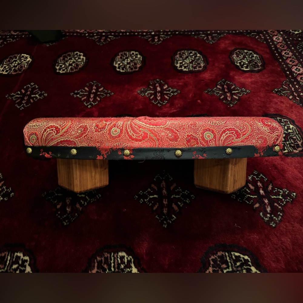 🧘🏽‍♀️ Handmade Meditation Stool – Comfort & Posture Support